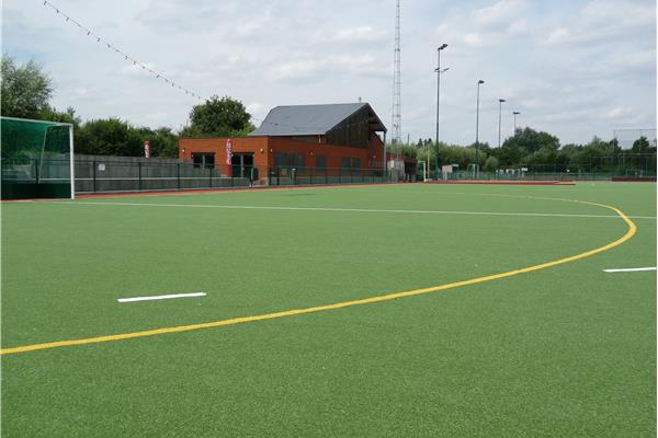 Renovatie kunstgras hockeyveld - Sportinfrabouw NV